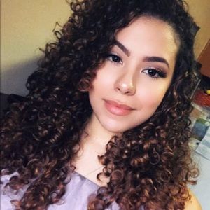 Meet your Posher, Thalia